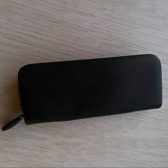 Unisex Montblanc black and red zippered pen case. Holds 2 pens - Picture 2 of 8